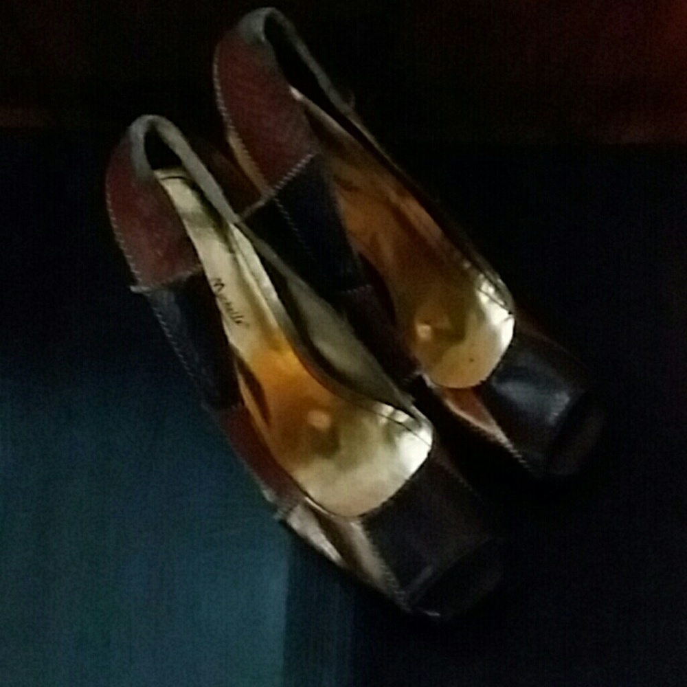 Heels - Picture 2 of 2